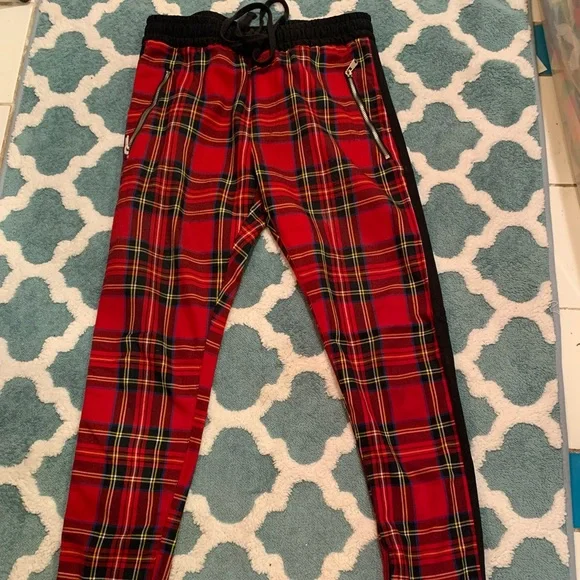 Red plaid pants forever 21 hotsell